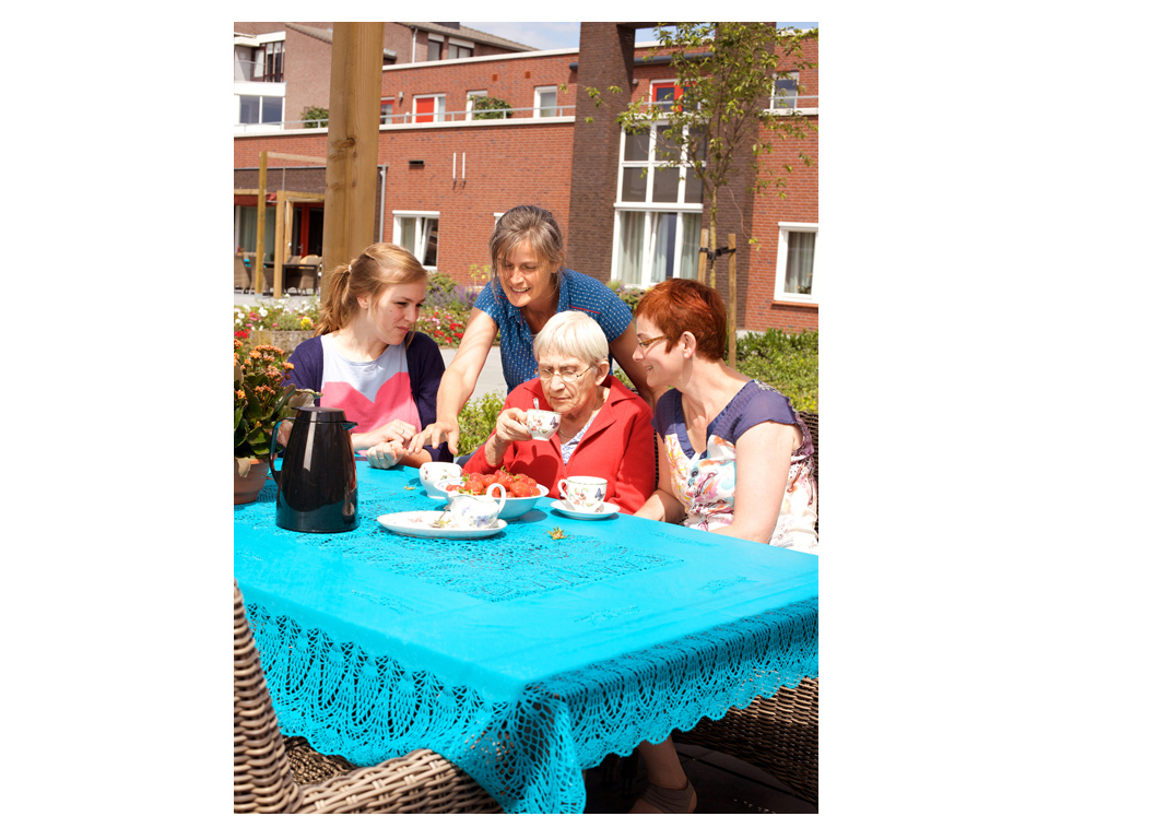 042_buitenaantafel